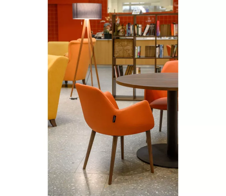 Moments Furniture_EMS St. Bernhard Wettingen
