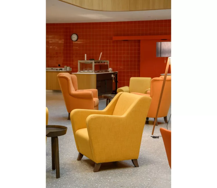 Moments Furniture_EMS St. Bernhard Wettingen