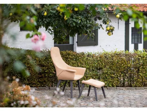  moments production seating collection_moments furniture_stoel zetel Cosmo
